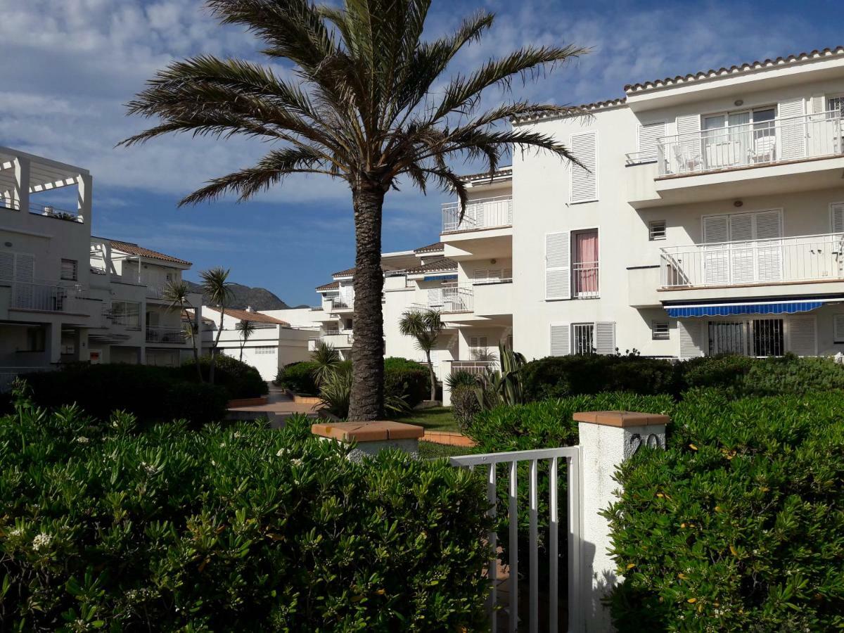 Residencia Platja De Roses Apartment Екстериор снимка