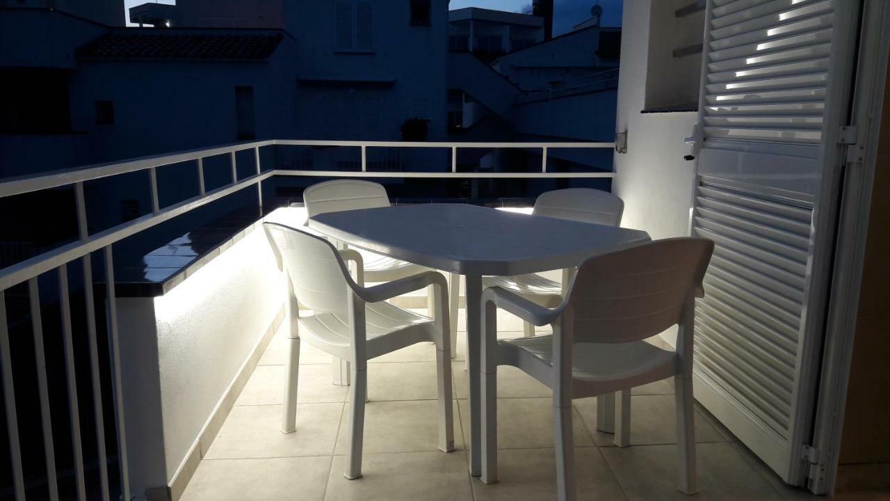 Residencia Platja De Roses Apartment Екстериор снимка