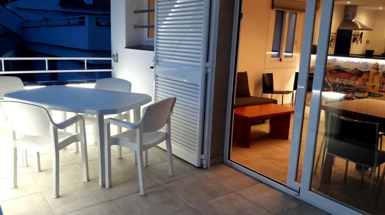 Residencia Platja De Roses Apartment Екстериор снимка