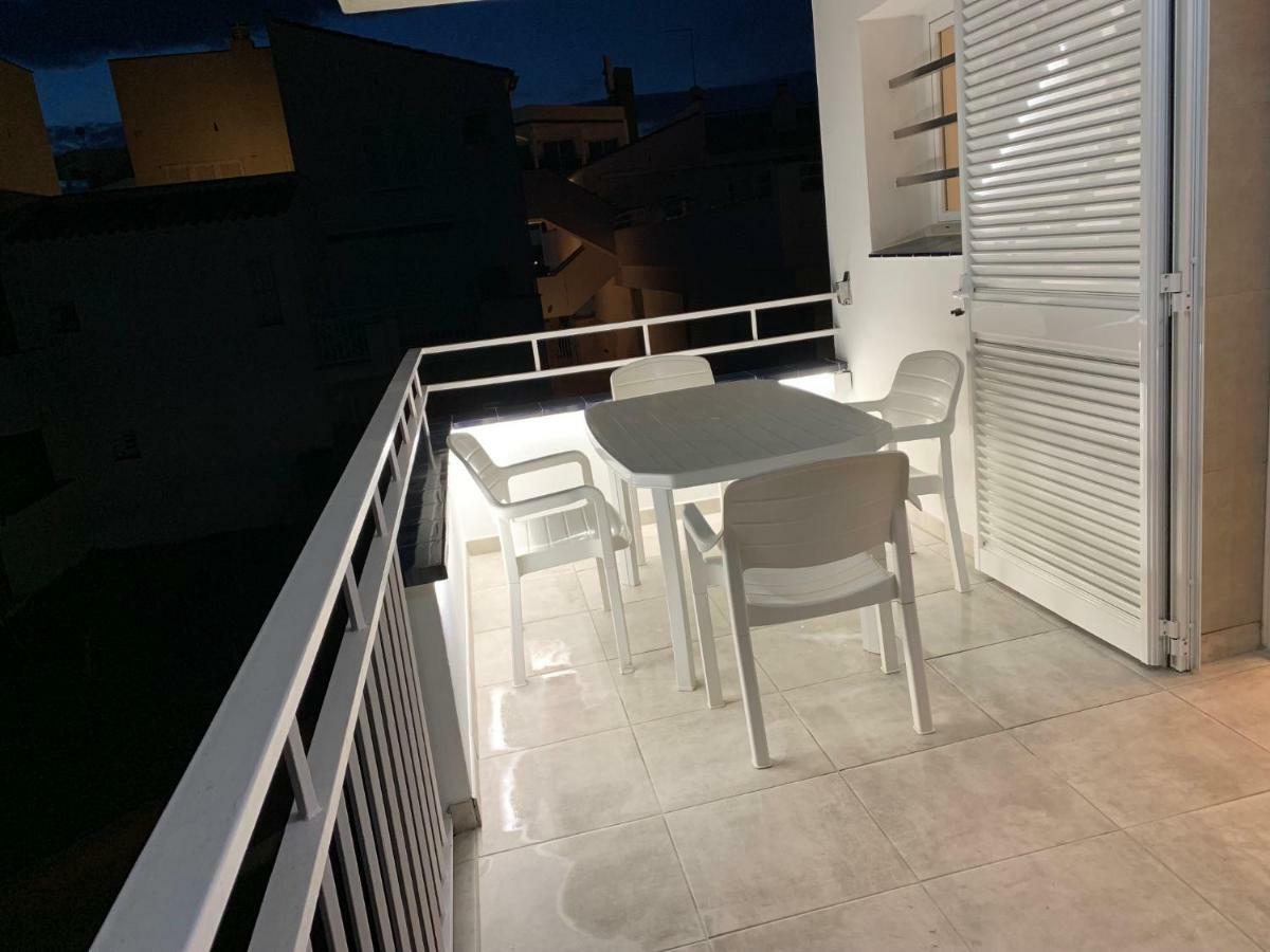 Residencia Platja De Roses Apartment Екстериор снимка