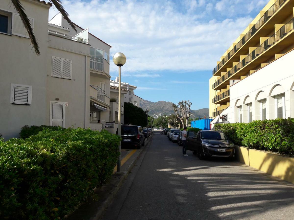 Residencia Platja De Roses Apartment Екстериор снимка
